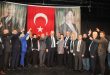 İYİ PARTİ KONGRESİ YAPILDI, YAVUZ YENİDEN BAŞKAN İyi Parti İlçe Kongresi, Gemlik Cemil Meriç Kültür Merkezinde yapıldı. Kongreye, İyi Parti Grup Başkanvekili İsmail Tatlıoğlu, İyi Parti Bursa Milletvekili Ahmet Kamil Erozan, İyi Parti İl Başkanı Selçuk Türkoğlu, Bursa’nın farklı ilçelerinden ilçe başkanları ve çok sayıda davetli katıldı. Mevcut İlçe Başkanı Ertuğrul Yavuz’un tek aday olduğu kongrede yaptığı konuşmada, İyi Parti’nin ülke genelindeki yükselişinin ve partiye olan teveccühün ilçede de artması adına büyük katkı sağlayacak bir yönetim oluşturduklarını ve İyi Parti’nin Gemlik’te ve ülke genelinde birinci parti olması için çalışacaklarını ifaden eden Yavuz, ‘’İlçede partinin zor döneminde, önceki yönetimlerimde de teşekkür ediyorum’’ dedi. İyi Parti’nin tüm üyeleri ile büyük bir aile olduğunu ifade eden İlçe Başkanı, kongre ile birlikte yoğun çalışma programına başlayacağını ifade etti. Ertuğrul Yavuz’un yeni yönetiminde pek çok önemli isim yer alırken, Gelecek Partisi Gemlik İlçe Başkanlığından istifa eden Funda Ergün’ün de, İyi Parti saflarına katılarak yönetimde yer alması dikkat çekti. İyi Parti yeni yönetimi şu isimlerden oluştu; Başkan Ertuğrul Yavuz, Mustafa Kemal Döngel, Murat Bayram, Murat Seymen, Mustafa Altuntaş, Ahmet Çelik, Erol Çelebi, Lale Kiriş, Nermin Canbaz, Abdulaziz Demirci, Funda Ergün, Oğuzhan Güneş, Ela Köksal, Ejder Güneş, İlknur Kayabaş, Nurşen Duru Dinç, Nurgül Gürpınar, Kenan Çalım, Recai Dinç, İdris Ay, Hüseyin Arkın, Ali Ekber Akıncı, Halit Seymen, İbrahim Selman Şuşuoğlu, Mehmet Emin Akyol, Bülent Gürler, Mehmet Öğüt, Gürhan Kırmızıay, Fatih Yıldız, Serkan Esen, Muazzez Akşen, Halil Çelebi, Reşat Yedikardaşlar. 0 Yorum Paylaşmak için Enter tuşuna bas. Gemlik Gündem Gazetesi
