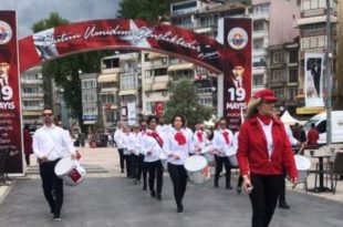KÖRFEZ HALK BANDOSU GEMLİK’E RENK KATTI