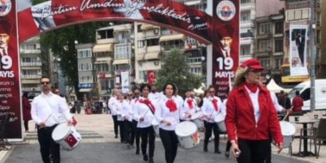 KÖRFEZ HALK BANDOSU GEMLİK’E RENK KATTI