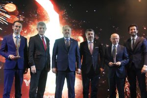 ULUDAĞ ELEKTRİK, YILI ÖDÜLLERLE KAPATIYOR