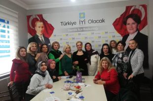 Gemlik İyi Parti İlçe Kadın Politikaları İlçe binasında Kadın Politikaları Başkanı Funda Ergün başkanlığında kahvaltı programında biraraya geldi