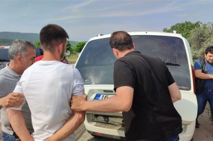 GEMLİK POLİSİ KOVALAMACA SONUCU ÇALINTI OTOMOBİLİ ELE GEÇİRİRKEN, ZANLI GÖZALTINA ALINDI