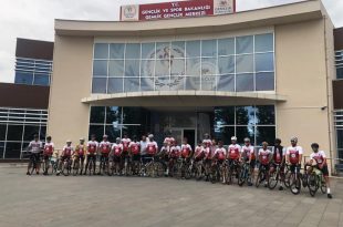 Şehit Halisdemir için pedal basan sporcular Gemlik’ten geçti…