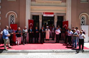 Gemlik’in sembollerinden Balıkpazarı Camii ibadete açıldı