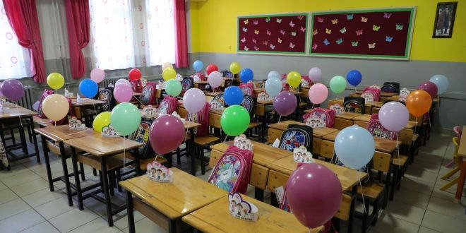 Gemlik’te kırtasiye setleri Uğur amcadan