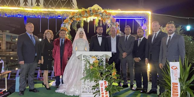 Salona Sığmayan Düğün