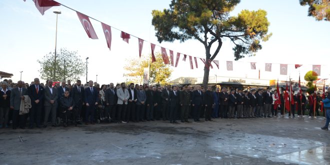 Atatürk'ü anma programı geniş katılımla yapıldı..