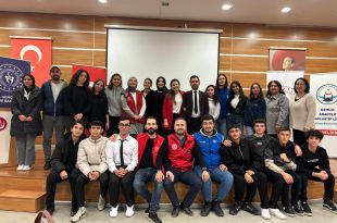 Gemlik 100. Yıl Gençler Arası Münazara gerçekleştirildi.