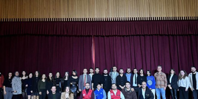 Gemlik 100. Yıl Gençler Arası Ses Yarışması gerçekleştirildi.