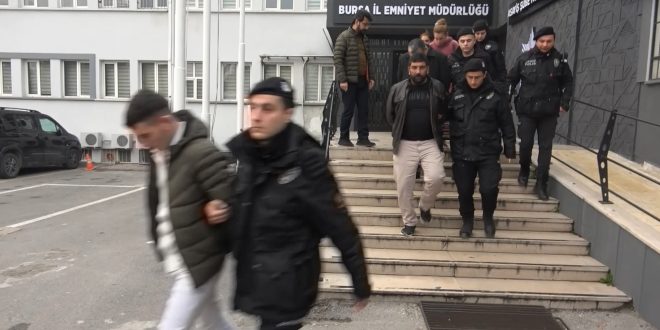 Hırsız çetesi aileden 10’u tutuklandı, 3’ü adli kontrolle serbest bırakıldı