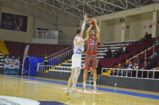 GEMLİK BASKETBOL PLAY-OFF ELEMELERİNDE 1-0 ÖNE GEÇTİ