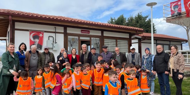 Özel Leyla Işık Anaokulu öğrencileri Kurşunlu'daki yaşlı konuk evine ziyarette bulundular.