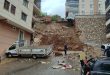Gemlik'te istinat duvarı apartmanın üzerine çöktü, 2 kişi yaralandı