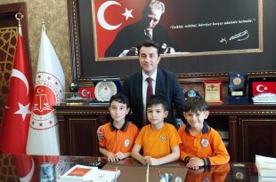 Başsavcılık Makamı ve cübbesi çocuklara emanet