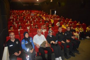 Gemlik İlçe Emniyet Müdürlüğünden Çocuklara Yönelik Siber Temalı Animasyon Film Gösterisi
