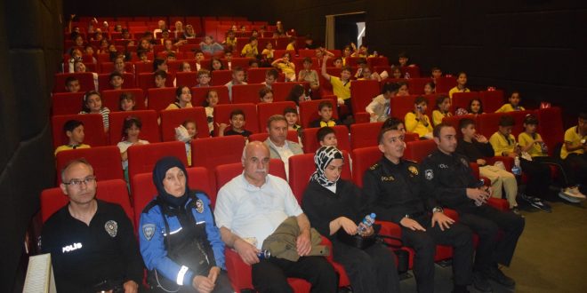 Gemlik İlçe Emniyet Müdürlüğünden Çocuklara Yönelik Siber Temalı Animasyon Film Gösterisi