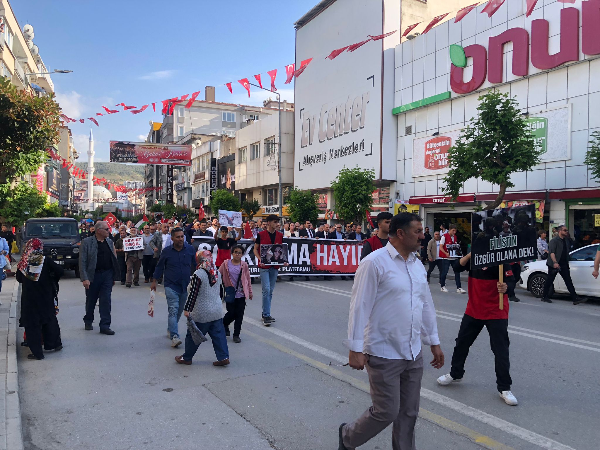 Gemlik’te Gazze’ye Destek Yürüyüşü Yapıldı