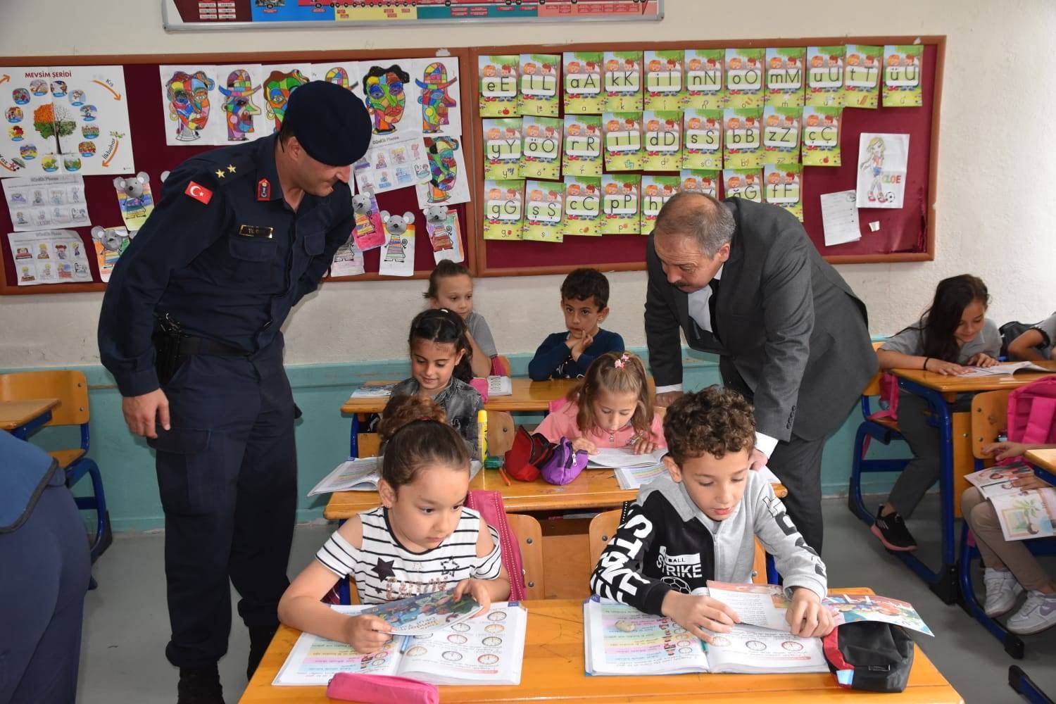 JANDARMA'DAN “EĞİTİM ÇOCUĞU SEVMEKLE BAŞLAR” Projesi