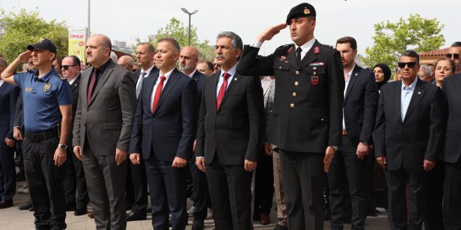 19 Mayıs kutlamaları Ata'nın huzurunda başladı