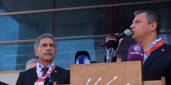CHP Genel Başkanı Özgür Özel Gemlik’te halka hitap etti...