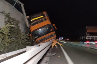 Otobanda facianın eşiğinden dönüldü