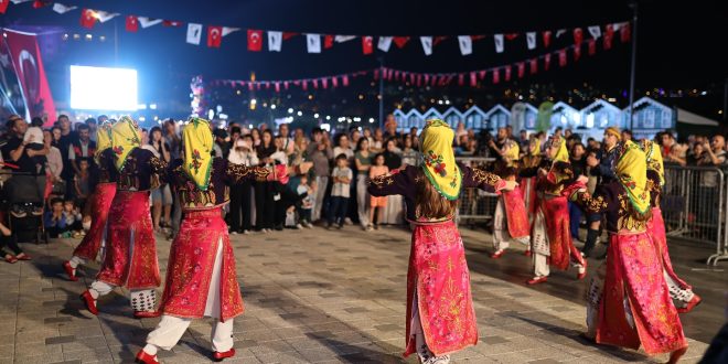 Gemlik Zeytini Festivali düzenlenen yürüyüş ve açılış seremonisi ile başladı