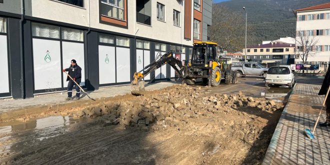 Gemlik Belediyesi'nden asfalt ve kaldırım atağı