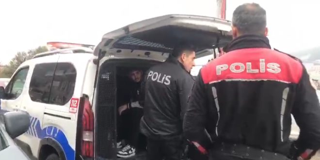 Gemlik'te iki taraftar gurubu birbirine girdi: 2 yaralı