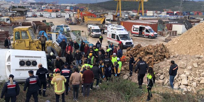 Gemlik'te servis otobüsü kaza yaptı: 15 yaralı