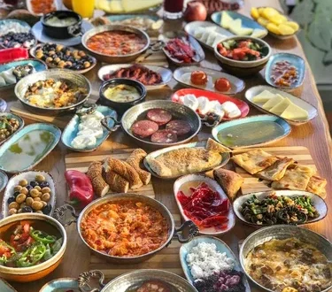 Bingöl Kahvaltı Mekanları: Doğu Anadolu’nun Şifa Kaynağı ve Yayla Sofraları