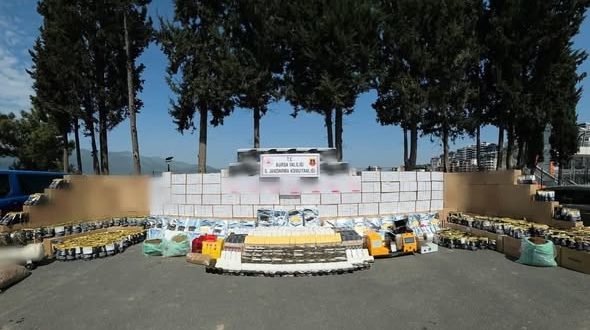 Gemlik’te Kaçak Tütün Operasyonu: Milyonlarca Makaron Ele Geçirildi