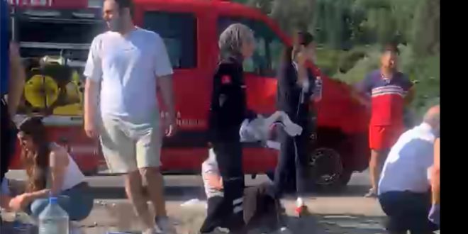 Gemlik’te işçi servisi kaza yaptı 15 yaralı