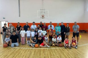 Kaymakam Canbaba Yaz Spor Okullarında Genç Sporcularla Buluştu