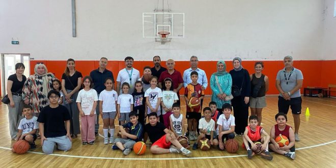 Kaymakam Canbaba Yaz Spor Okullarında Genç Sporcularla Buluştu