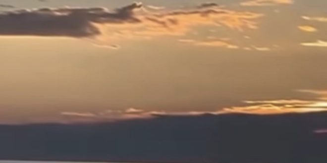 Kurşun'da gün doğumunda yunus balıkları görsel şölen oluşturdu