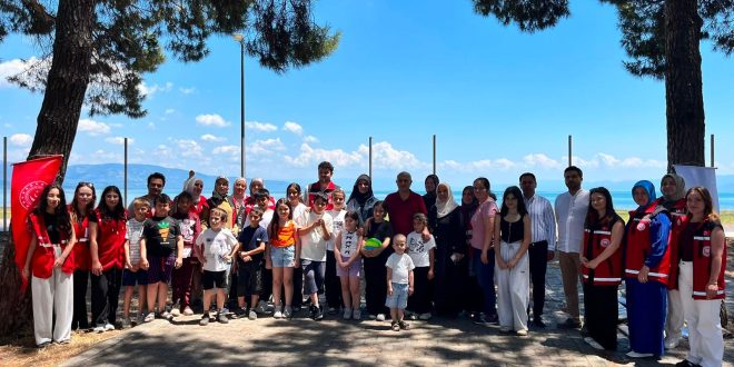 Sosyal Hizmetler Merkezinden İznik Gölü Kıyısında Çocuklara "Dijital Detoks" etkinliği