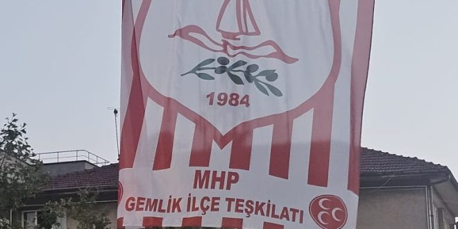Gemlikspor'un 3. Lig Coşkusunda Meydana İlk Bayrağı MHP Astı